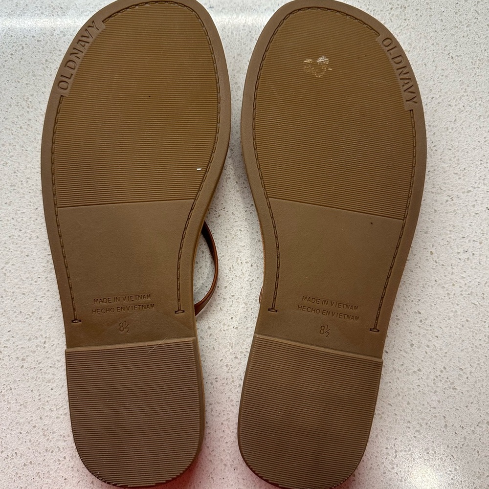 Old Navy Brown Women's Flip-Flop Sandals - Picture 2 of 2